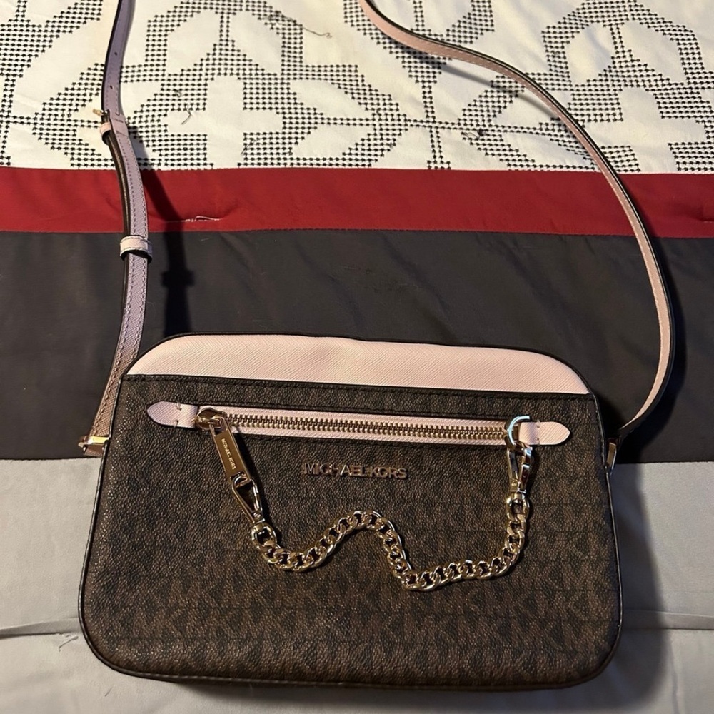 Michael Kors Jet Set crossbody bag